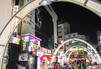 釜山 BIFF 广场：光影与烟火交织的电影主题街区